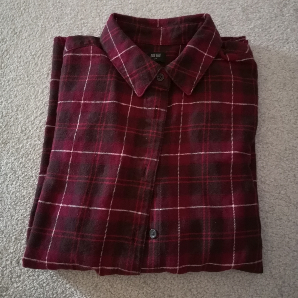 Uniqlo 100% cotton flannel plaid shirt in burgundy